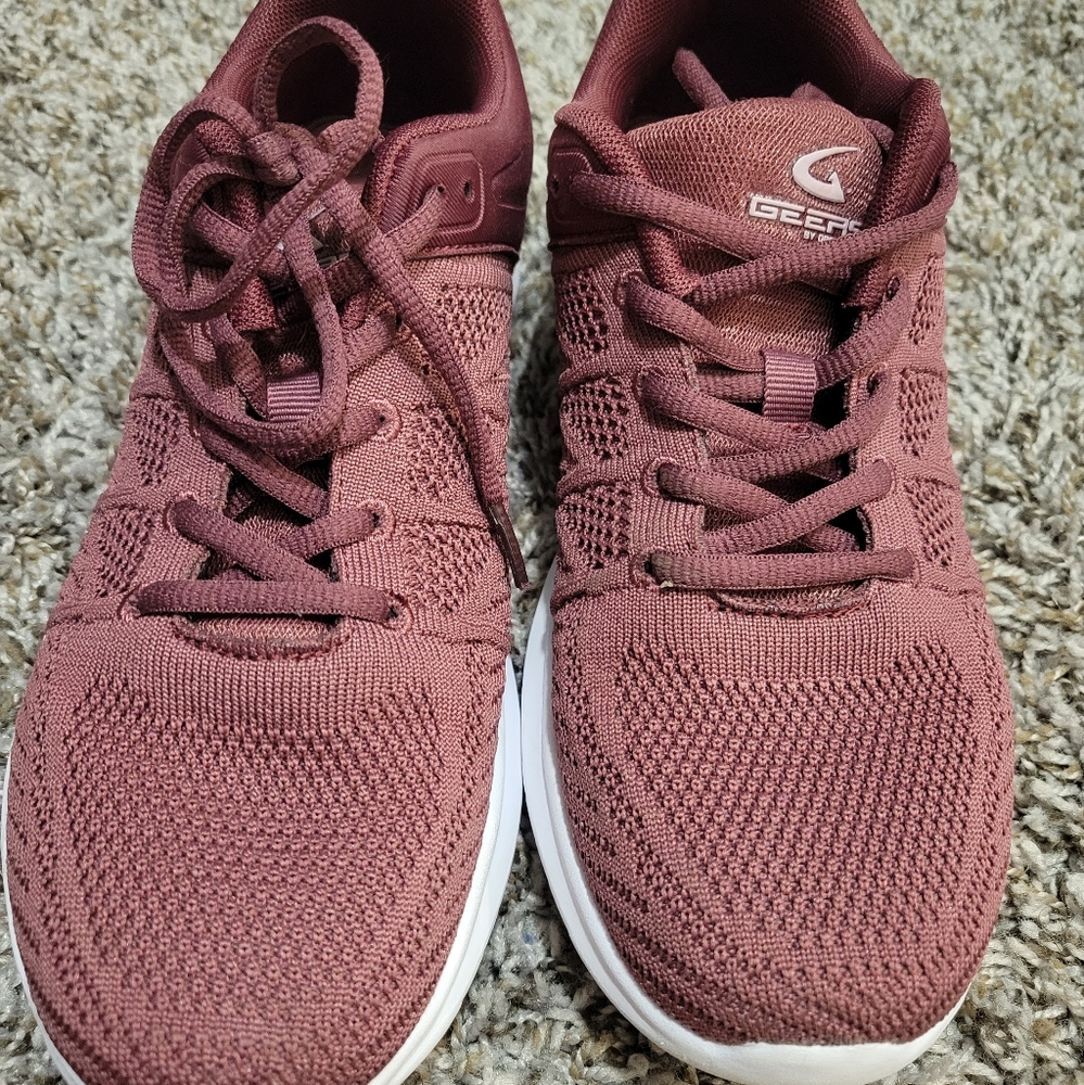 Maroon women's athletic shoes, 8.5